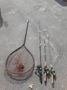 lot 38 image: 3-Vintage Fishing Poles (2-Johnson Century Reels), 1-Landing Net