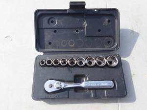 lot 41 image: Craftsman 10 Piece Socket Set