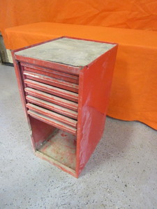lot 39 image: Toolbox Side 15x18x30