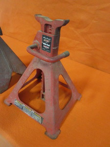 lot 50 image: Jack Stands