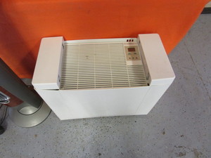 lot 53 image: Humidifier, Fan, Office Chair