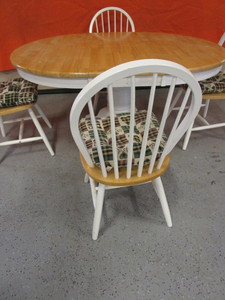 lot 58 image: Table & Chairs wCollapsible Leaf