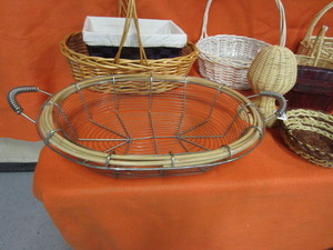 lot 88 image: Large Lot of Wicker Baskets (most are new)