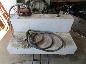 lot 3 image: 105 Gallon Fuel Tank w12v Pump