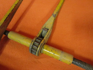 lot 11 image: (2) Ratchet Chain Binders