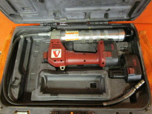 lot 26 image: 14.4v Grease Gun & Airline Parts