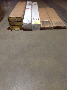 lot 31 image: Pallet of Assorted Laminate and Wood Flooring