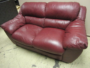 lot 407 image: SOFA LOVE SEAT