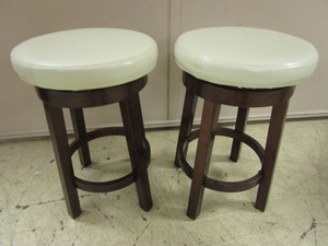 lot 421 image: STOOLS WITH WOOD BASE
