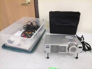 lot 109 image: Epson LCD Projector EMP-715, Cables, Manual, Accessories