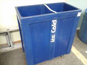 lot 145 image: Rolling Drink Cooler