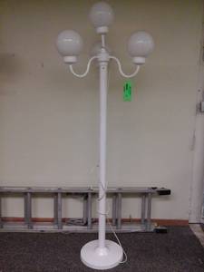 lot 152 image: 4-Bulb Floor Lamp