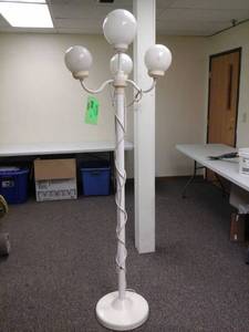 lot 154 image: 4-Bulb Floor Lamp