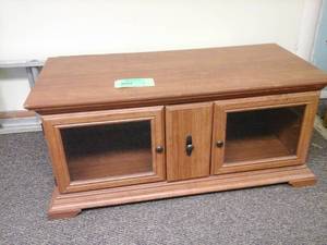 lot 518 image: Wood Entertainment Center