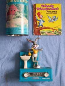 Bugs Bunny Radio toothe brush holder & Woody the wood pecker old puzzles. As shown.