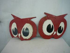 lot 9 image: 2 -Red Owl Signs