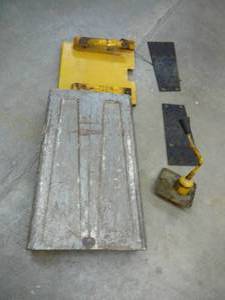 lot 40 image: Tractor Parts