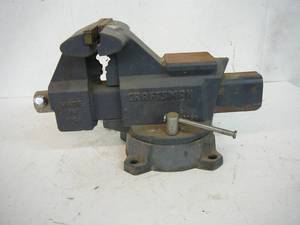 lot 44 image: Craftsman Bench Vice