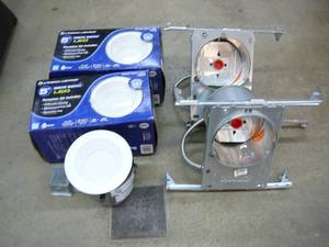 lot 46 image: Lighting Fixtures