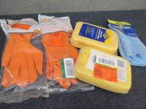 2 pr HD Gloves, 2 Sponges, Cleaning...