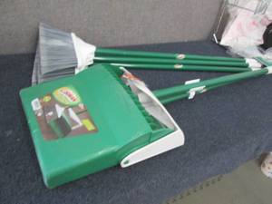 Libman Lobby Broom with Dust Pan, 3...