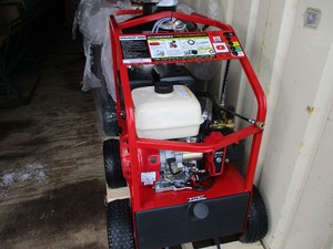 NEW MAGNUM 4000 SERIES GOLD HOT WATER PRESSURE WASHER