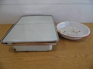 Medicine Cabinet - Enamelware Bowl