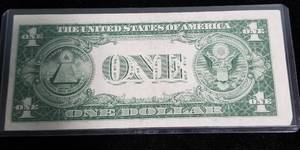 1935-E US BLUE SEAL $1 SILVER CERTIFICATE IN HIGHER GRADE