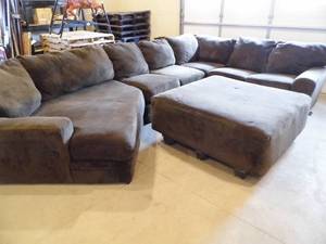 lot 1 image: Large Sectional Sofa Set
