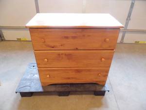 lot 2 image: Dresser