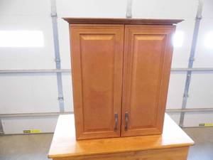 lot 3 image: Cabinet