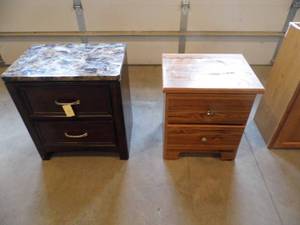 lot 4 image: Nightstand - Stand