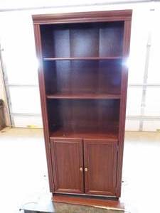 lot 17 image: Cabinet
