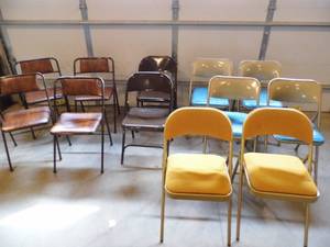 lot 20 image: Lot of 12 Folding Chairs