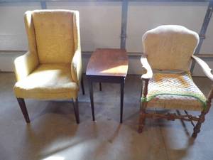 lot 25 image: Lot of 2 Chairs - End Table