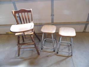 lot 26 image: High Chair - 2 Stools