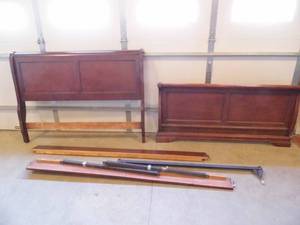 lot 29 image: Sleigh Bed