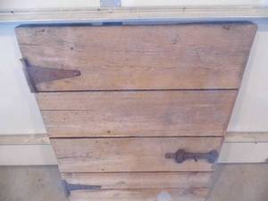 lot 33 image: Barn Door