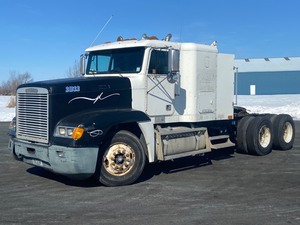 lot 4 image: 1997 Freightliner Semi-Truck - HALTED - Waiting on Paperwork.