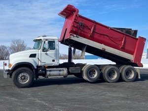 lot 1 image: 2005 Mack Granite Tri-Axle Dump Truck