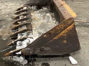 lot 16 image: Heavy Duty 80 Excavation Bucket