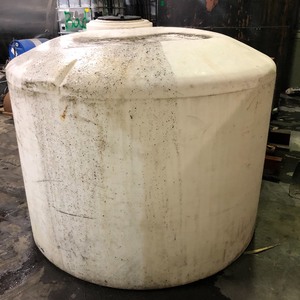 lot 64 image: 1600-Gallon Poly Tank