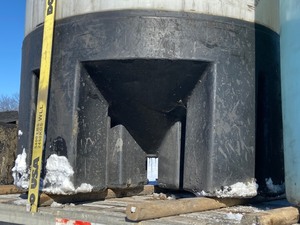 lot 66 image: Large Poly Water Tank