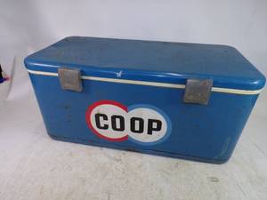 lot 54 image: Vintage Co op Cooler