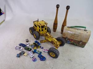 lot 75 image: Vintage Toys