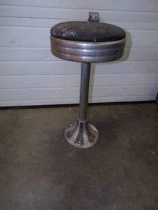 lot 78 image: Vintage Bar Stool
