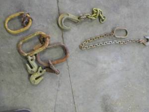 3 Oval rings, pair of hooks, 3 hoo...
