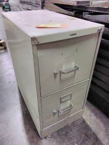 lot 28 image: Metal File Cabinet 2-Drawer