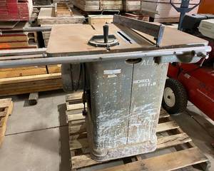 lot 54 image: Delta Table Saw 110v