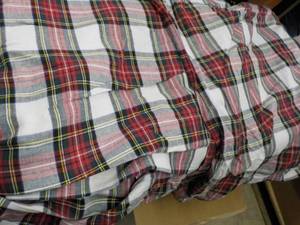 lot 8 image: King Size Plaid Duvet...